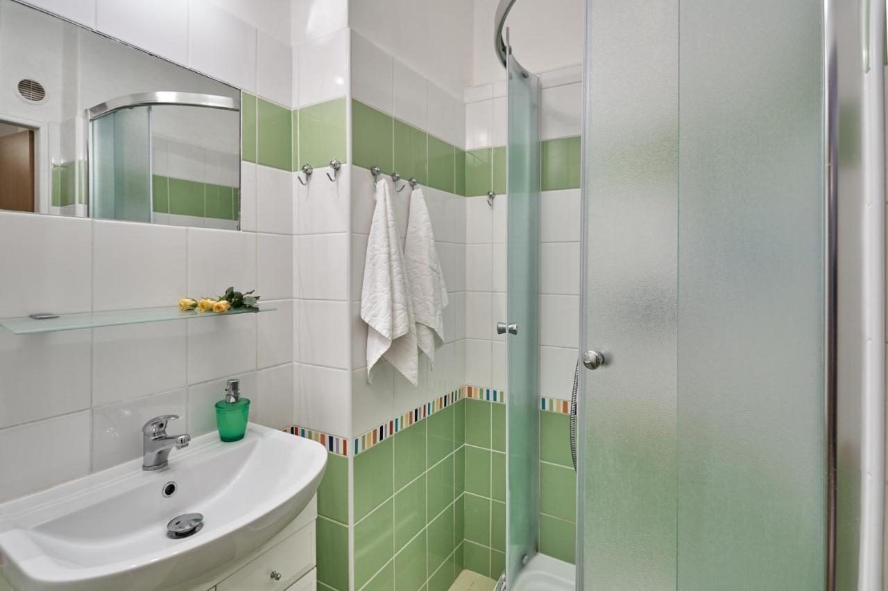 Apartment U Medvidka การ์โลวีวารี ภายนอก รูปภาพ