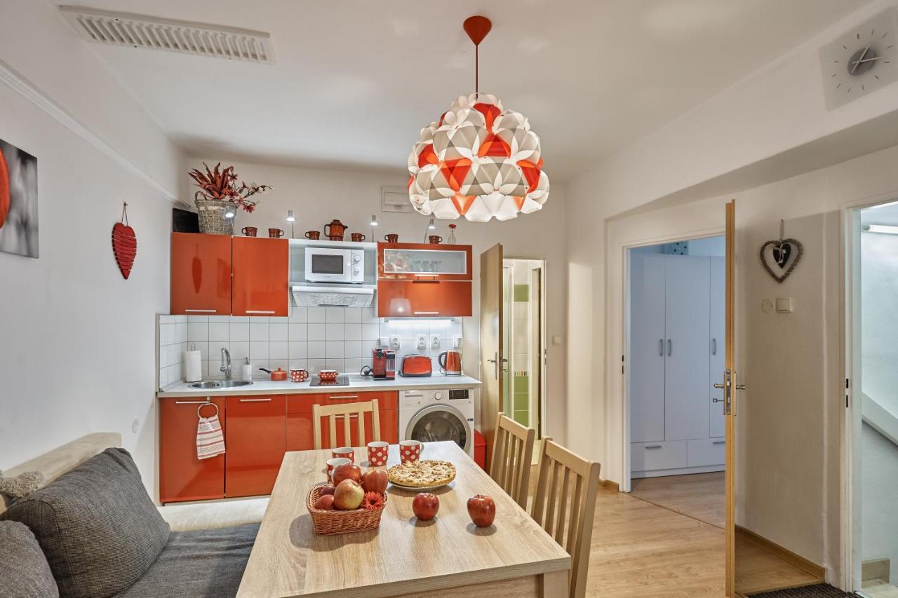 Apartment U Medvidka การ์โลวีวารี ภายนอก รูปภาพ