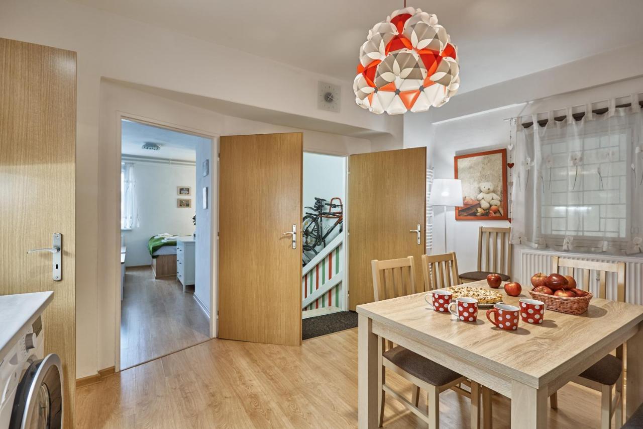 Apartment U Medvidka การ์โลวีวารี ภายนอก รูปภาพ